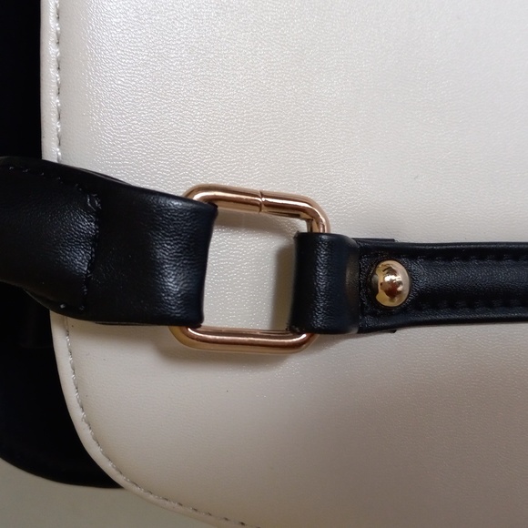 Handbag - Picture 6 of 15